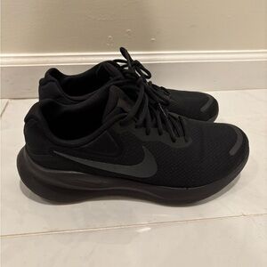 Nike Revolution 7 Running Shoe- Mens